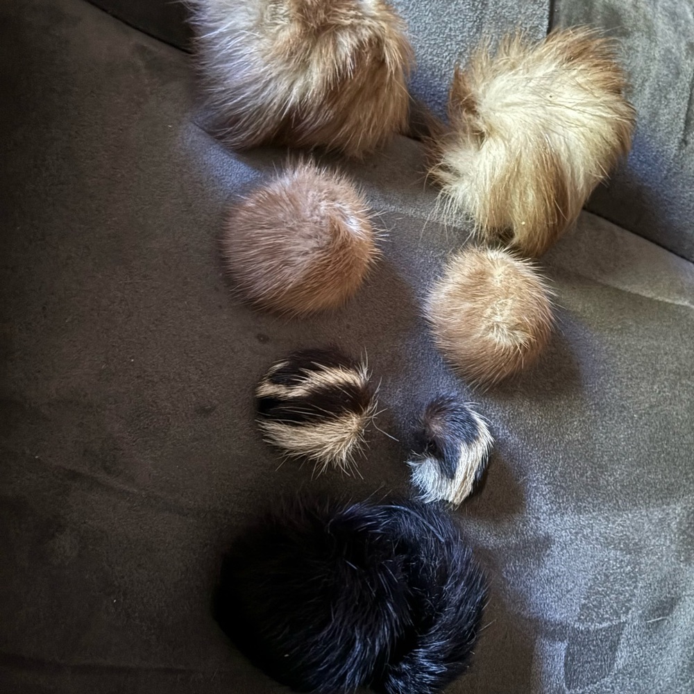 4 sets of different fur/mink button/button covers that you have to sew on